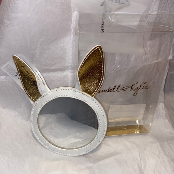 Kendall & Kylie Bunny Ears makeup beauty travel mirror 🐇 White Faux Fur Jenner - Picture 3 of 4